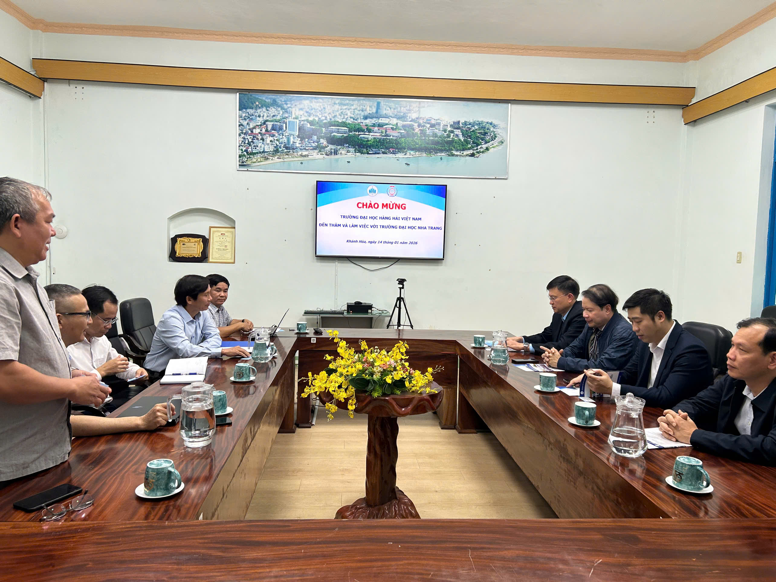 Trường Đại học Hàng Hải Việt Nam đến thăm và làm việc tại Trường Đại học Nha Trang: Trao đổi cơ hội hợp tác đào tạo trình độ thạc sĩ!