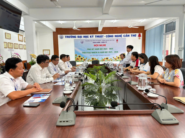 Trường Đại học Nha Trang tổ chức tư vấn tuyển sinh và học tập kinh nghiệm tại các cơ sở giáo dục và doanh nghiệp