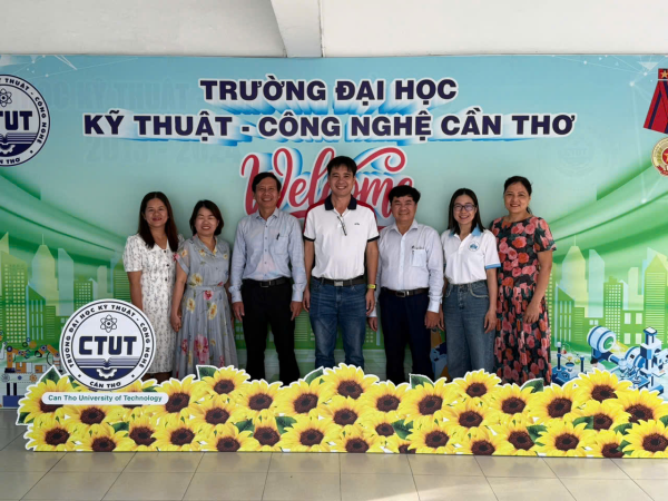 Trường Đại học Nha Trang tổ chức tư vấn tuyển sinh và học tập kinh nghiệm tại các cơ sở giáo dục và doanh nghiệp