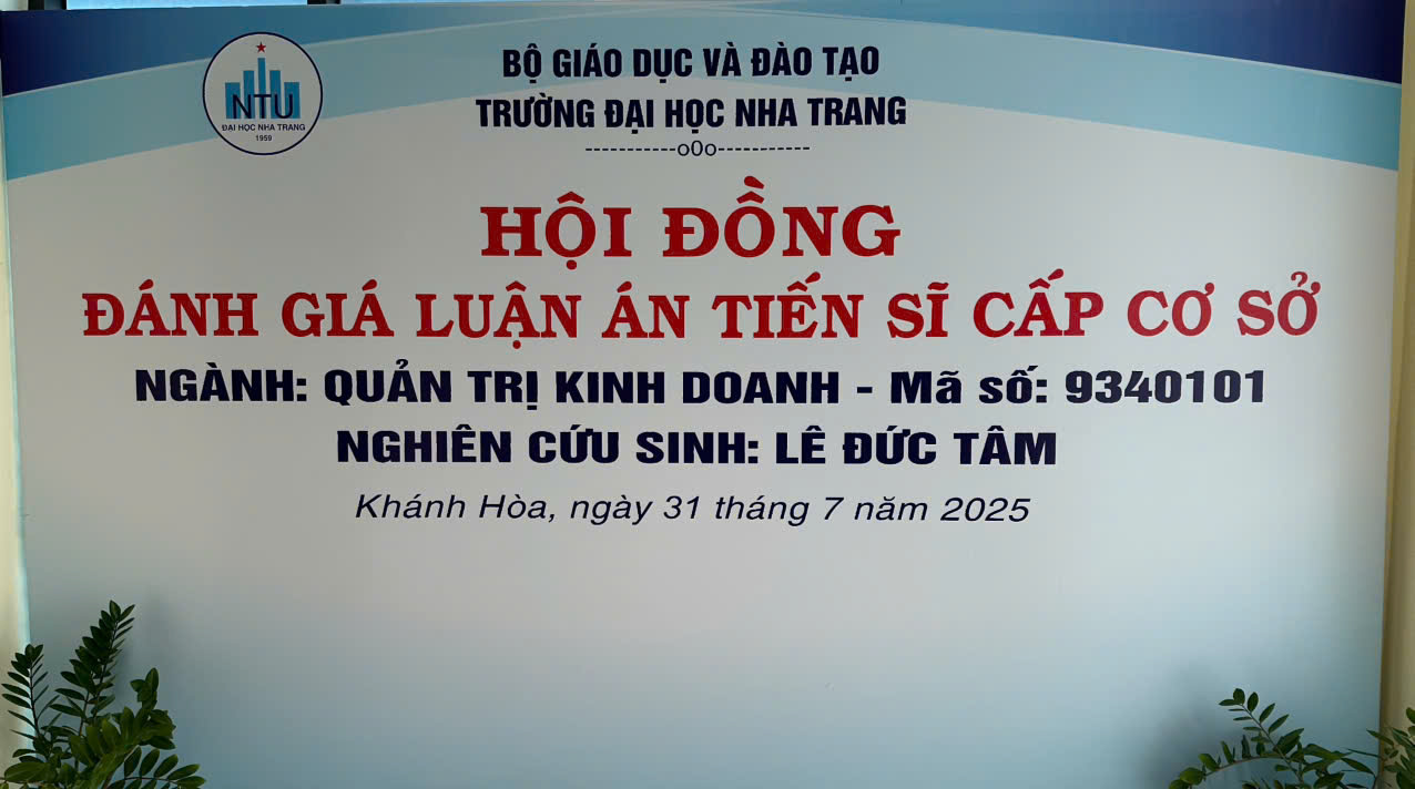 Buổi bảo vệ luận án tiến sĩ cấp cơ sở của NCS Lê Đức Tâm